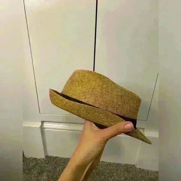 Brown Hat‎ - Picture 4 of 6